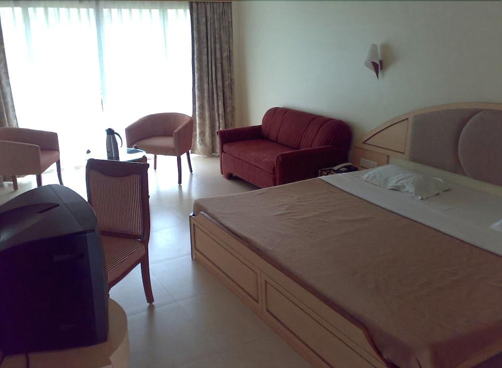 Aveda Blue Country Resort Panchgani Exterior photo