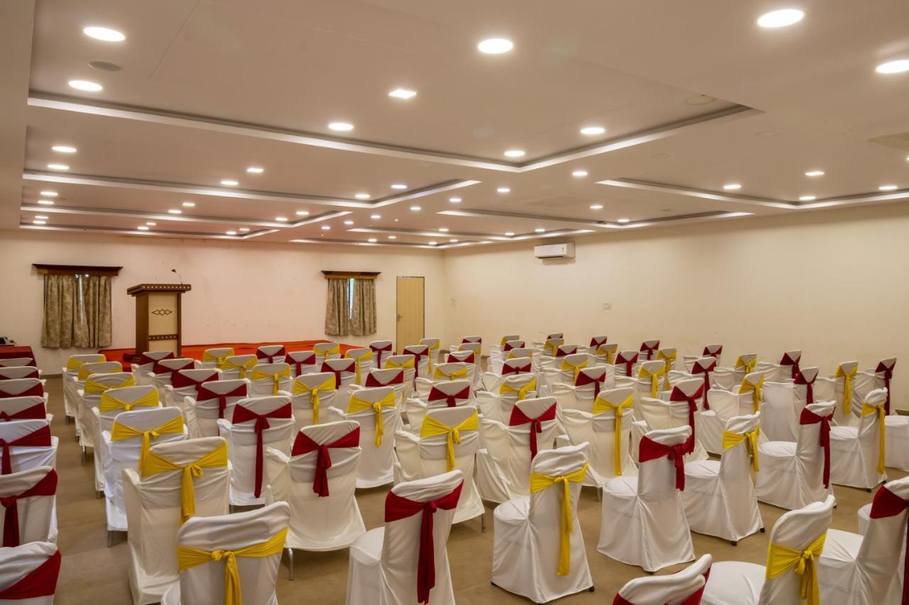 Aveda Blue Country Resort Panchgani Exterior photo