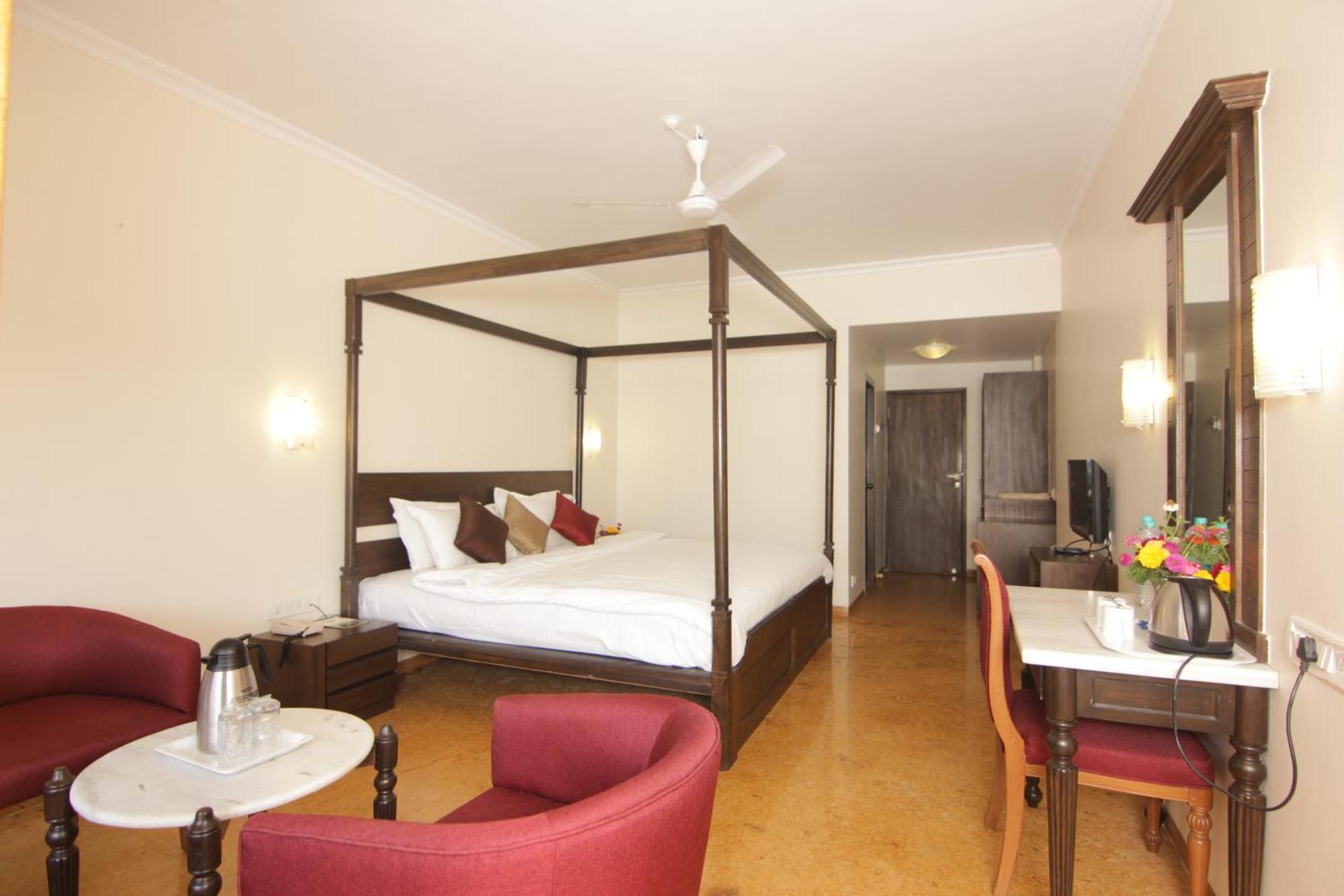 Aveda Blue Country Resort Panchgani Exterior photo