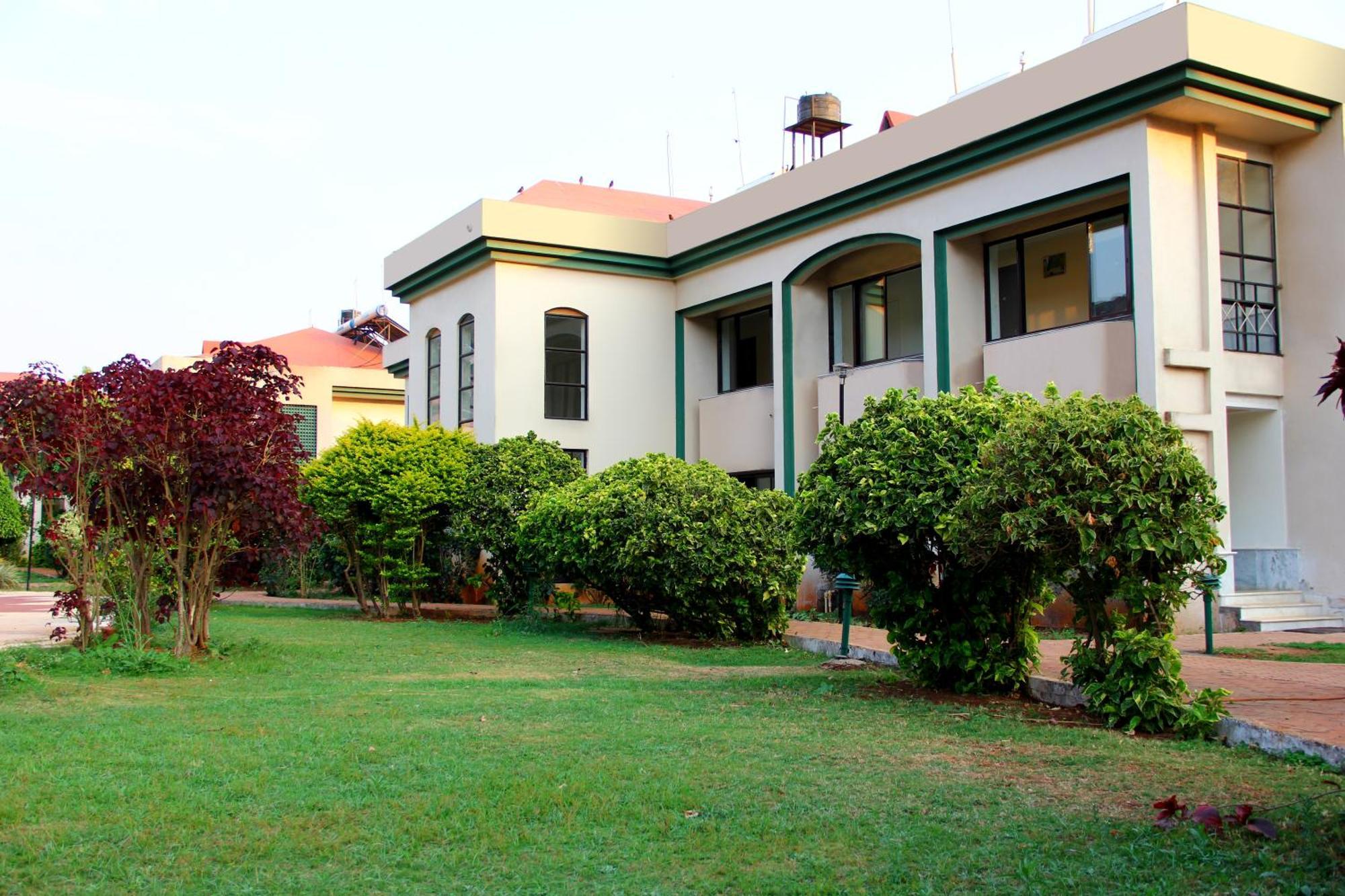 Aveda Blue Country Resort Panchgani Exterior photo
