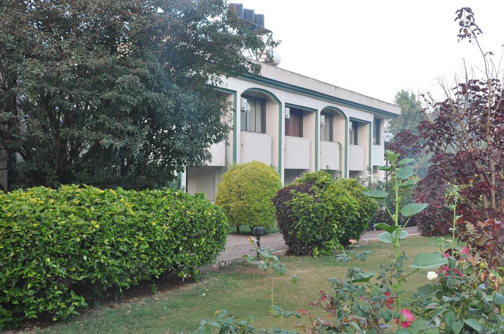 Aveda Blue Country Resort Panchgani Exterior photo