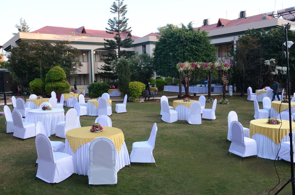 Aveda Blue Country Resort Panchgani Exterior photo